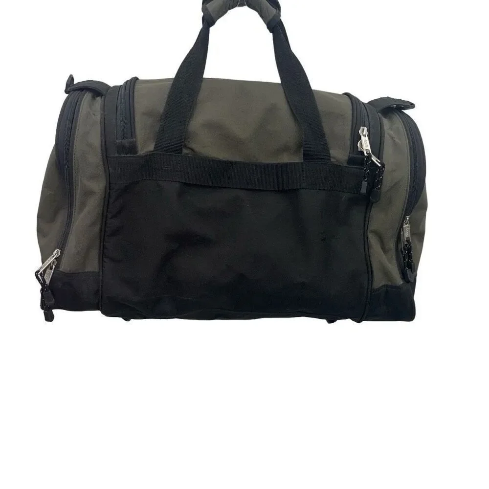 Jeep travel equipment duffel bag, two side pockets, and a large middle pocket vi
